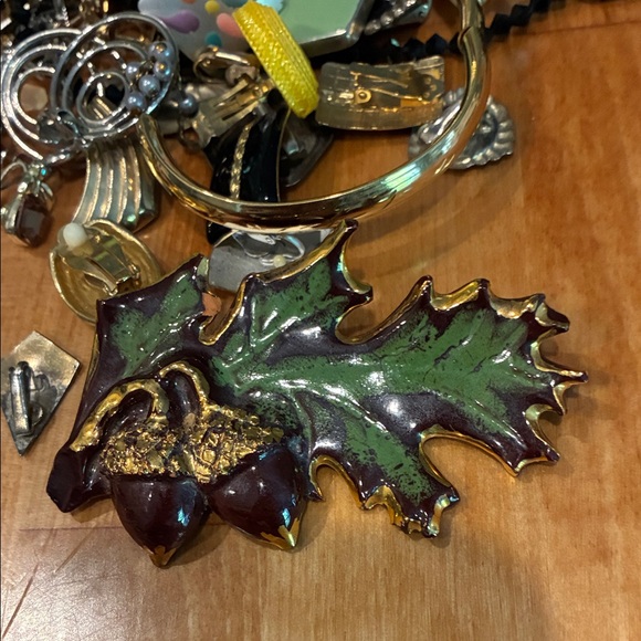 Assorted Women's Vintage Jewelry Collection in Louis Sherry Chocolates box - Picture 6 of 8